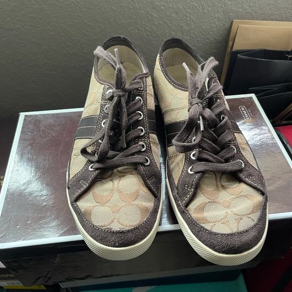 Coach - Picture 2 of 3